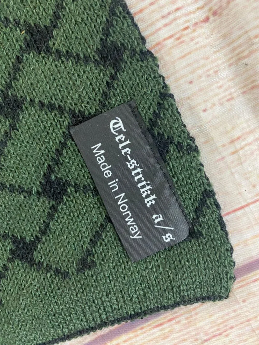 Tele--Strikk Unisex Norweigin Green And Black Patterned Wool Sarf - OS